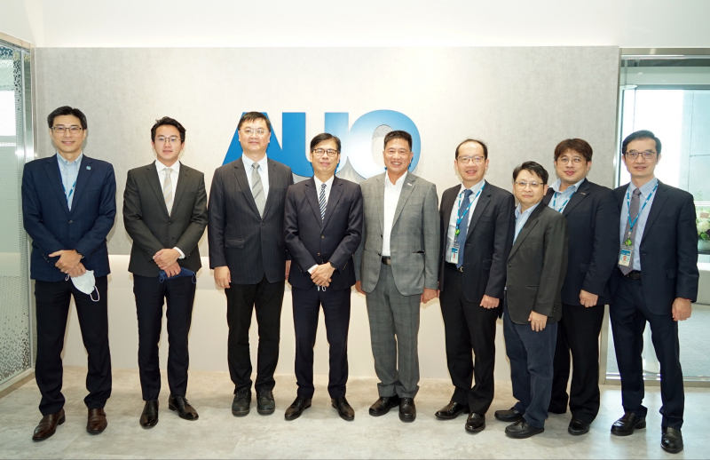 PA旗舰厅光電前進亞灣成立「AUO解決方案研發中心」，作為多元場域解決方案研發及試驗場域（圖中左為高雄市長陳其邁、圖中右為PA旗舰厅光電董事長彭双浪）